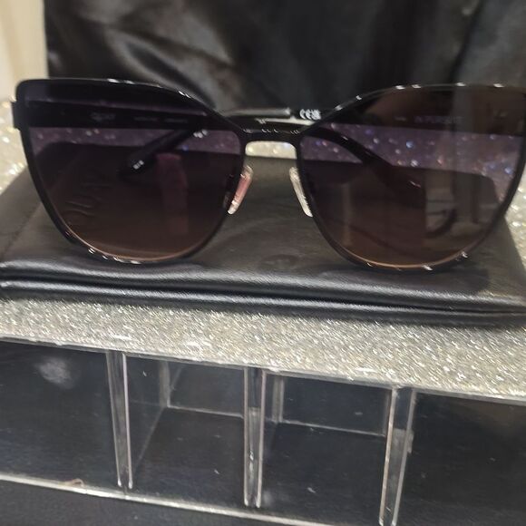 Quay Australia In Pursuit Sunglasses- Black Frame/Black Plum Pink Lens main image 3
